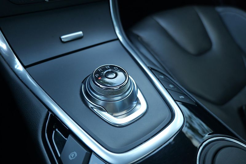 Ford S-MAX 2.0 Kůže Panorama 7 míst Tažné - fotka 40 z 52