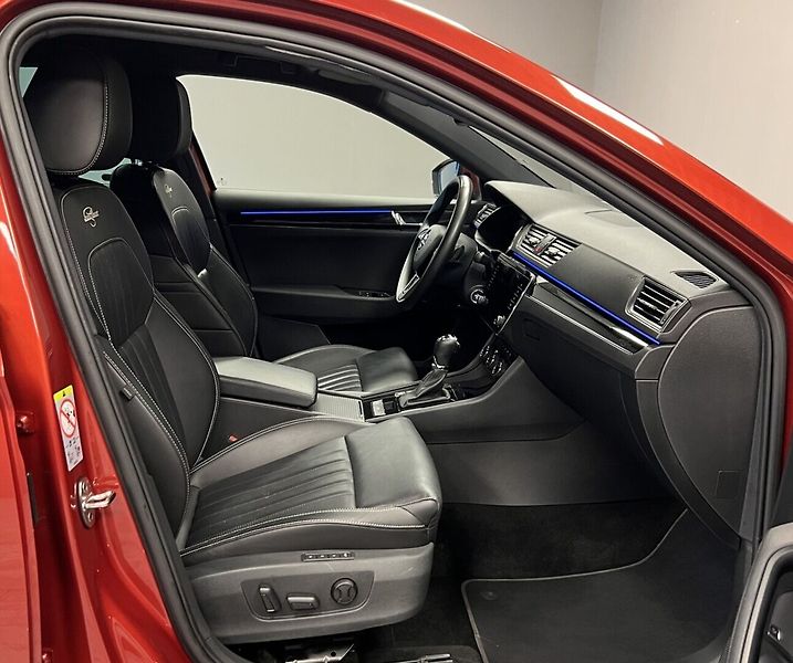 Škoda Superb 2,0 TDI DSG Laurin & Klement - fotka 12 z 22