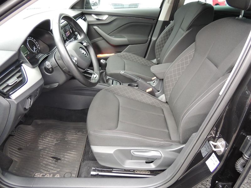 Škoda Scala (2022) 1.5TSi,110kw,AMB+,ČR,1.majitel - fotka 32 z 52