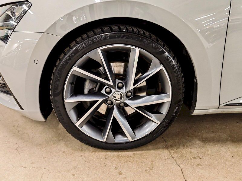 Škoda Superb (2023) Combi 2.0 TSI 140 kW DSG Sport - fotka 32 z 32