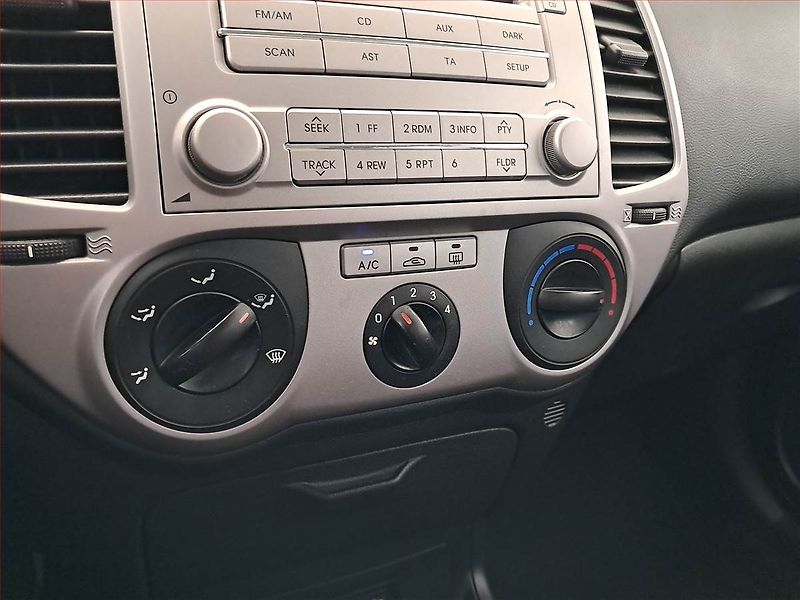 Hyundai i20 (2011) 1.2 - fotka 13 z 17