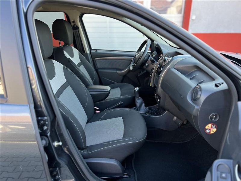 Dacia Duster 1,6 SCe / LPG / KLIMA Black Sh - fotka 19 z 32