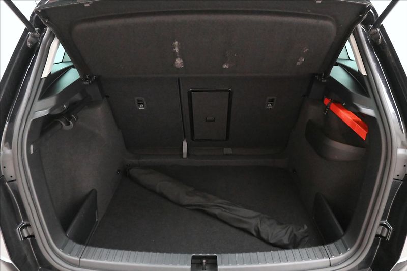 Škoda Karoq 2,0 TDI 110 kW VIRTUAL Kamera - fotka 10 z 30
