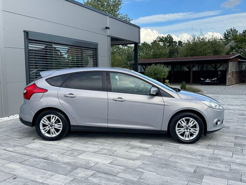 Ford Focus (2011) Trend 1.6 Ti-VCT - fotka 4 z 30