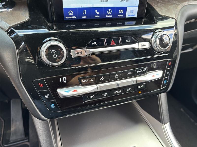 Ford Explorer 3,0 V6 PHEV Platinum AWD 7Míst - fotka 48 z 65