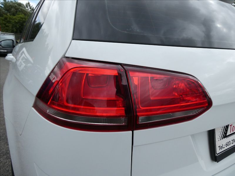 Volkswagen Golf 1,2 TSi 81kW 2x kola, serviska - fotka 11 z 54
