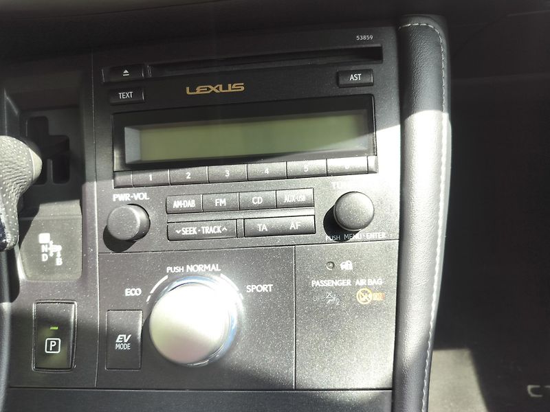 Lexus CT 200h plný servis v Lexusu  - fotka 19 z 32