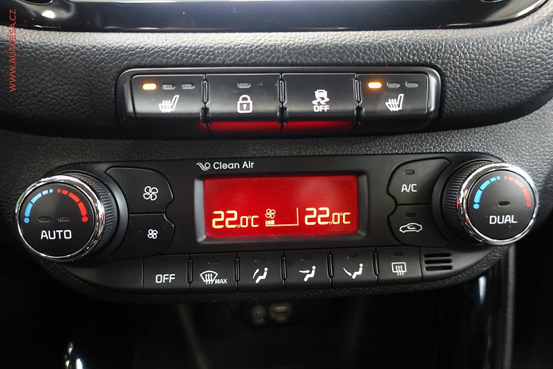 Kia Ceed (2016) 1.6CRDi, Navi, AC - fotka 20 z 23