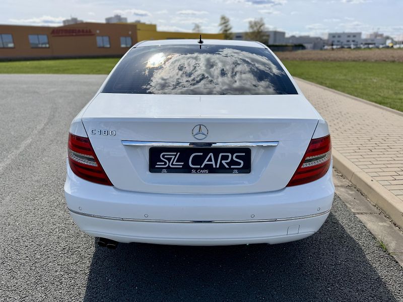 Mercedes-Benz Třídy C 180 CGI NAVIGACE SERVISKA - fotka 4 z 37