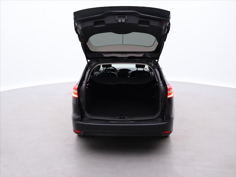 Ford Focus 1.5 TDCI 88kW Aut. Klima Navi - fotka 9 z 31