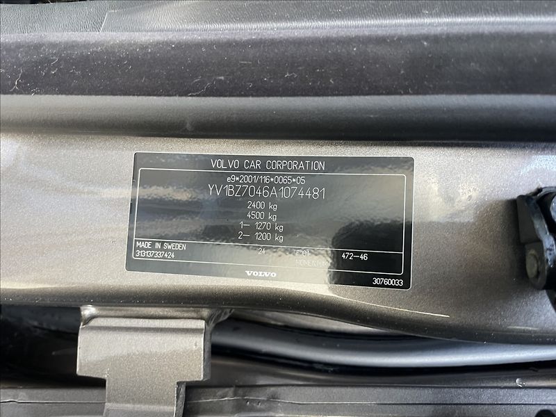 Volvo XC70 2,4 D5 151kw AWD Geartronic Mo - fotka 21 z 35
