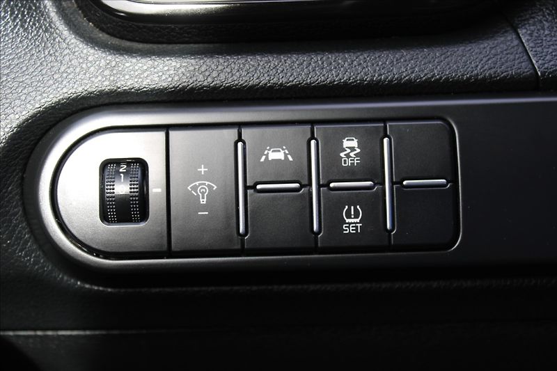 Kia XCeed 1,4 T-GDI  ČR,1MAJ,AUTOMAT,TOP - fotka 24 z 37