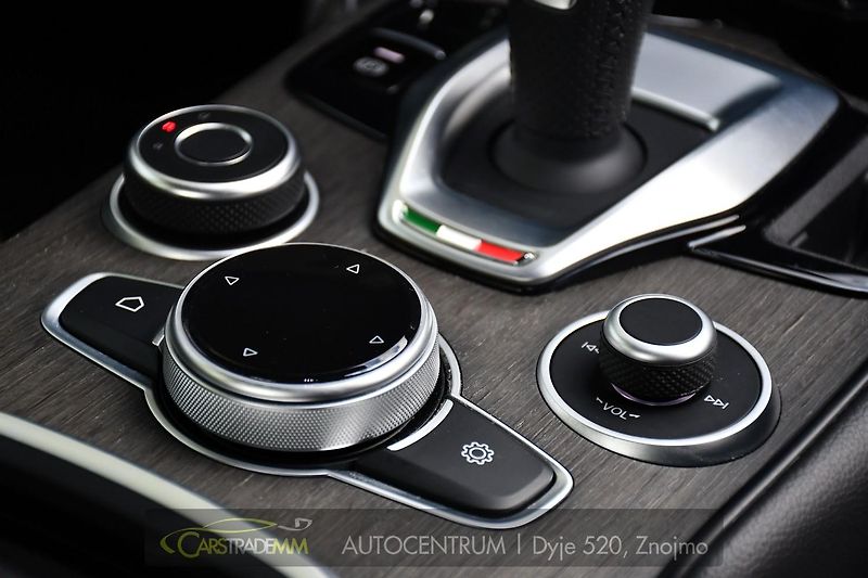 Alfa Romeo Giulia 2.2JTDm 154kw Ti - fotka 34 z 53