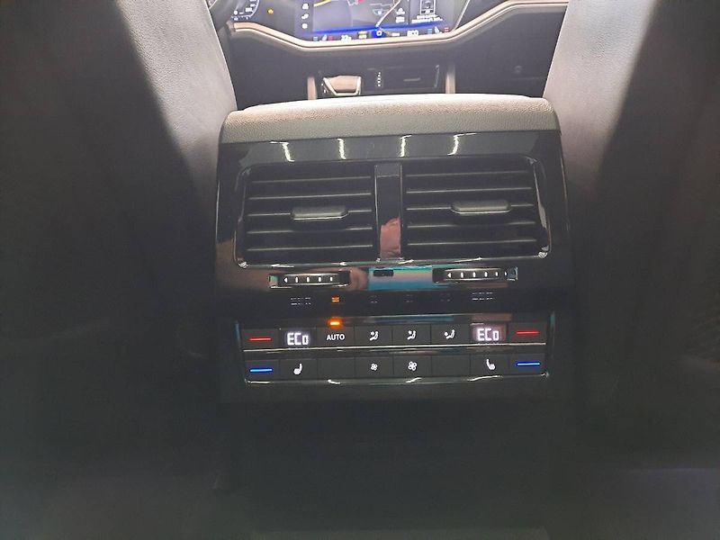 Volkswagen Touareg (2023) R-Line 3.0 TDI 4Motion Edition - fotka 24 z 35