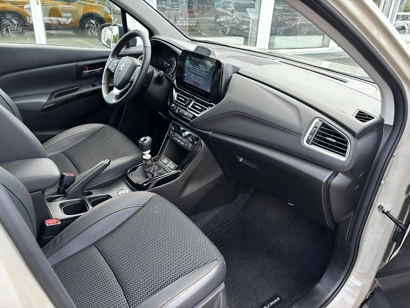 Suzuki S-Cross 4x4 Black Edition - fotka 8 z 12