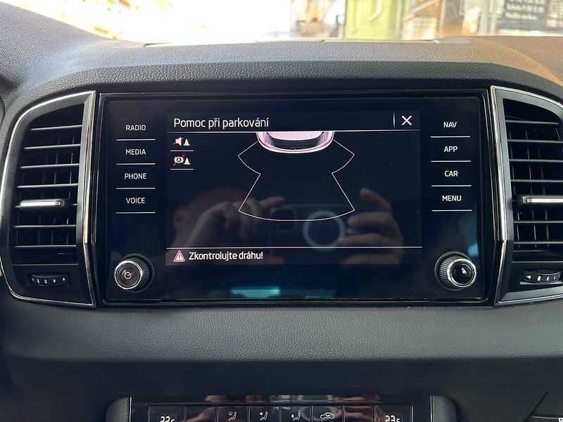 Škoda Karoq 2.0TDi-DSG/2023/ČR.DPH.1MAJ-ZÁ - fotka 36 z 47
