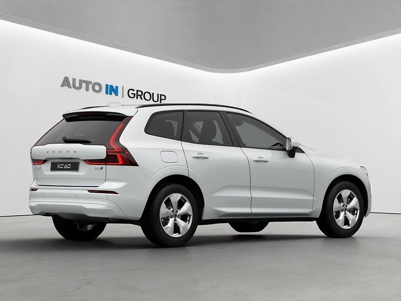Volvo XC60 (2026) B5 AWD benzin Plus Dark - fotka 5 z 7