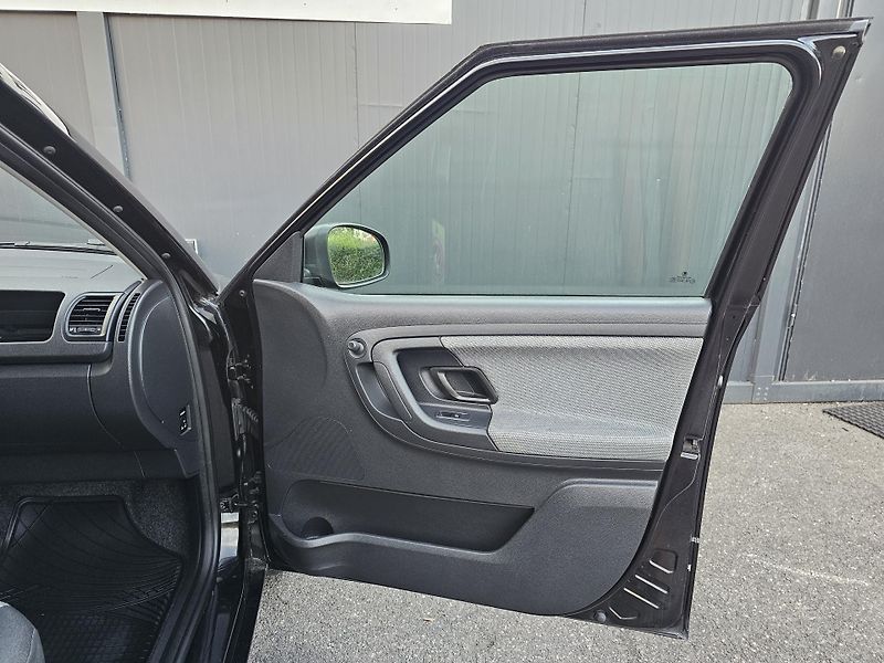 Škoda Fabia 1.2 TSI 63kW,KLIMA,1.MAJITEL - fotka 26 z 49