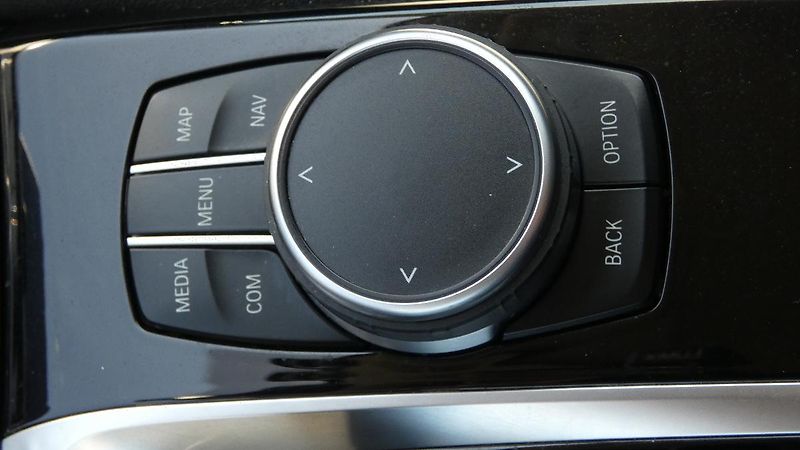 BMW Řada 5 Touring 520d xDrive - fotka 18 z 25