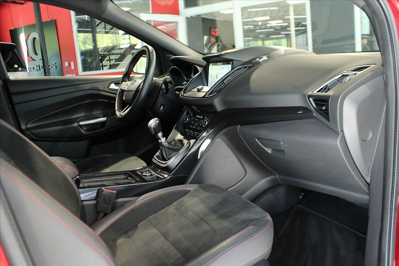 Ford Kuga TDCi AWD ST-Line - fotka 24 z 31
