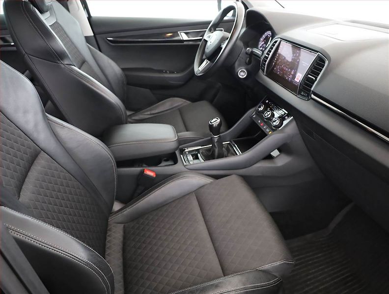 Škoda Karoq (2020) Style 1.6 TDI, Kůže, Navi - fotka 7 z 18