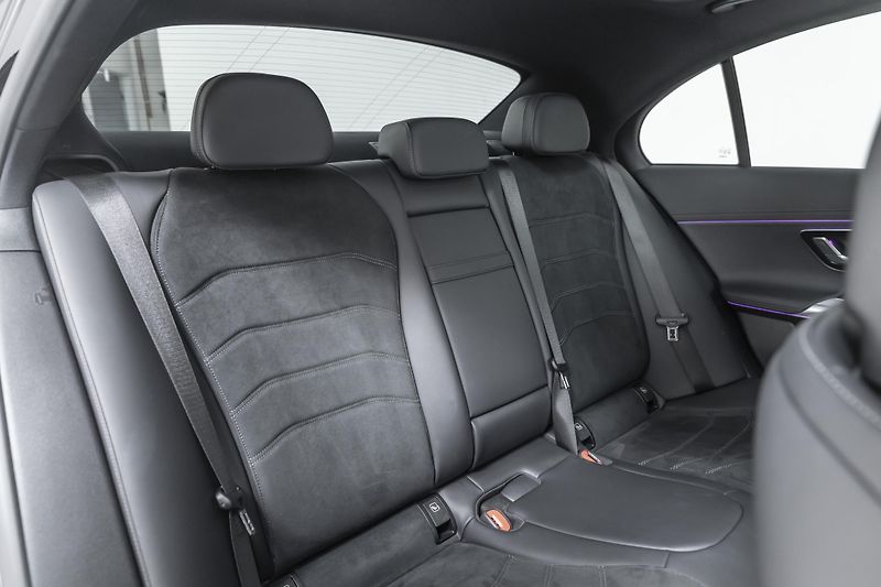 Mercedes-Benz Třídy E 220d 4M*AMG*záruka - fotka 15 z 34