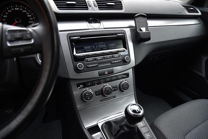 Volkswagen Passat 2.0 TDi CR COMFORTLINE, VÝHŘEV - fotka 20 z 50