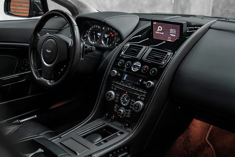 Aston Martin V8 Vantage - fotka 8 z 16