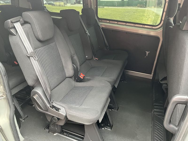 Ford Tourneo Custom 2.2 TDCi 9 Míst - fotka 13 z 30