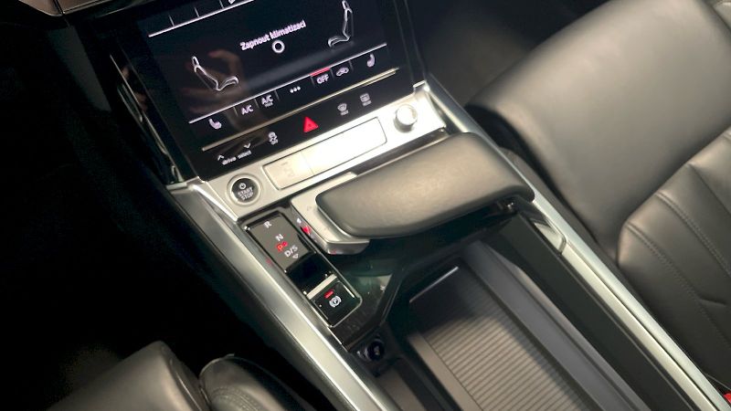 Audi e-tron (2022) S line quattro 55 electric 300 - fotka 26 z 32