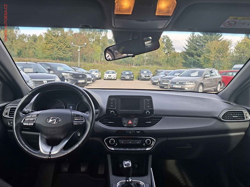 Hyundai i30 (2018) 1.4 TGDi, 2.maj,ČR, AC, tempo - fotka 8 z 19