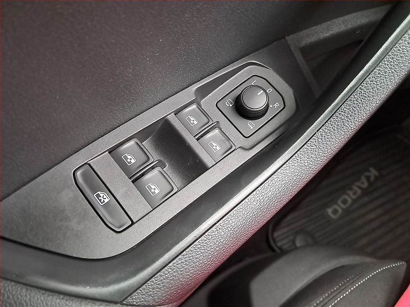 Škoda Karoq (2020) 1.5 TSI - fotka 18 z 20