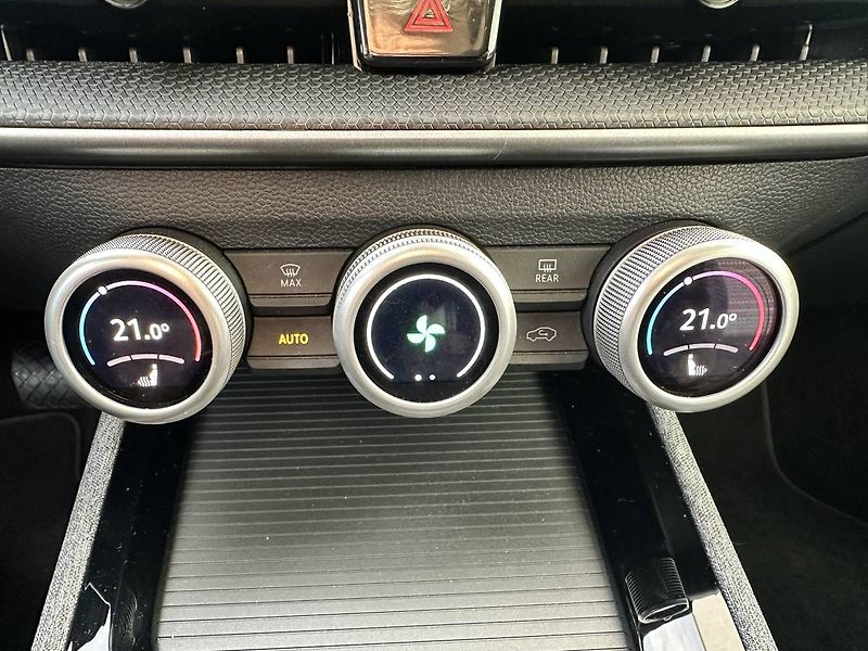 Škoda Superb Combi Selection 2.0TDI 110kW D - fotka 16 z 32