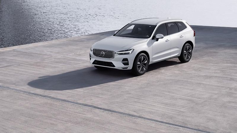 Volvo XC60 (2026) B5 AWD AUT BRIGHT PLUS  - fotka 2 z 11