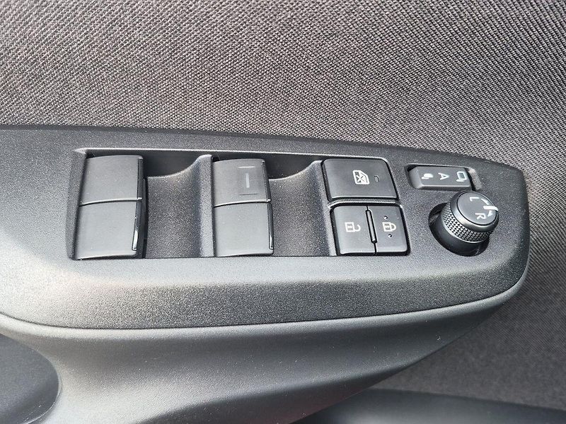 Toyota Yaris Cross 1.5HEV FWD Style 96kW - fotka 22 z 27