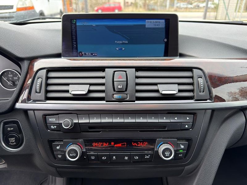 BMW Řada 3 320d 4x4 135 kW automat - fotka 15 z 22