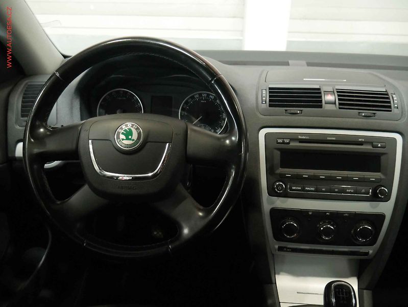 Škoda Octavia (2011) 1.6 TDI, 2.maj,ČR, servis - fotka 11 z 16
