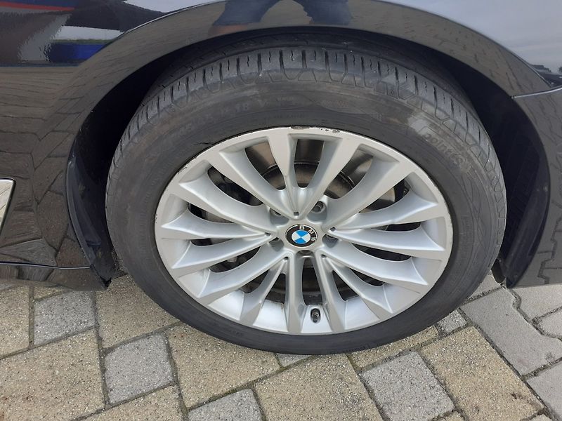 BMW Řada 5 (2019) 530d x Drive Luxury Line - fotka 30 z 48