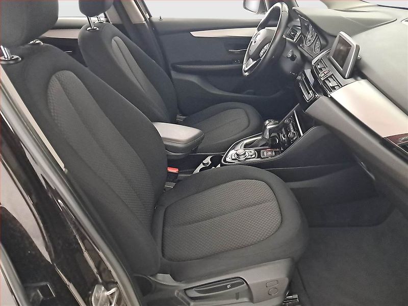 BMW Řada 2 (2015) 218d Gran Tourer, Automat - fotka 9 z 20
