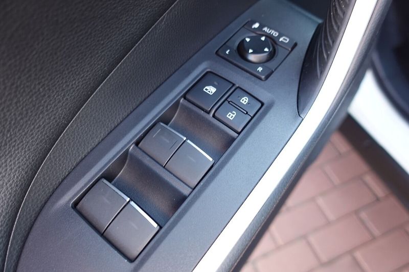 Toyota RAV4 2,5 PHEV Plug-in Selection VIP - fotka 10 z 38