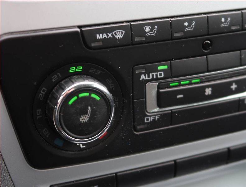 Škoda Octavia (2011) Scout 2.0 TDI, 4X4, Navi - fotka 18 z 19