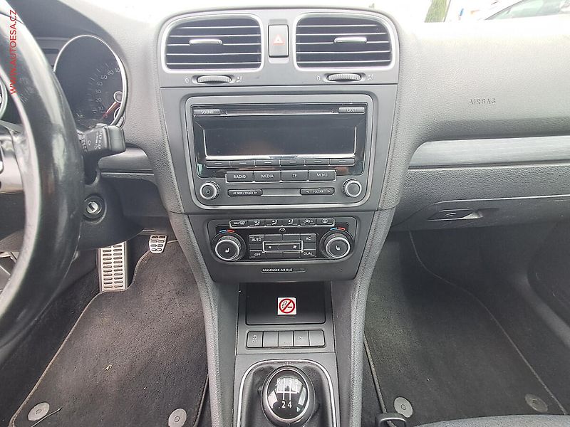 Volkswagen Golf (2011) 1.6TDI, Style - fotka 17 z 21