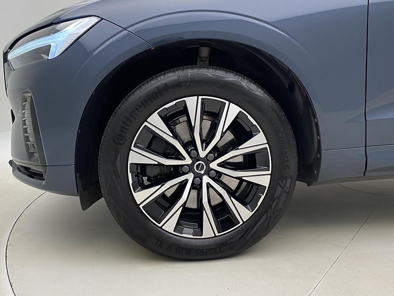 Volvo XC60 B4 AWD DARK PLUS AUT CZ - fotka 37 z 60