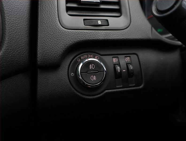 Opel Insignia (2011) 2.0 CDTI, Automat - fotka 15 z 18