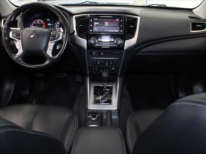 Mitsubishi L200 2,3 DI-D 127kW AT Instyle DPH - fotka 8 z 24