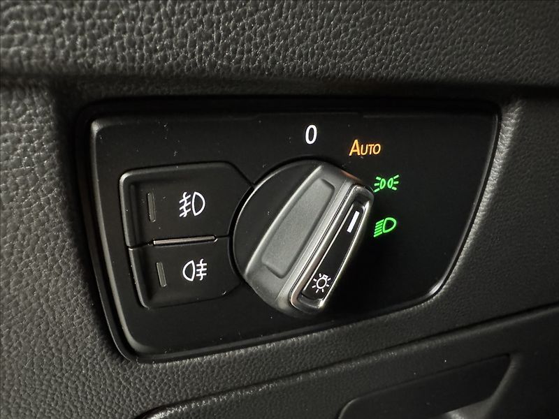Volkswagen Passat 2,0 TDi  DSG Highline Virtual - fotka 24 z 49