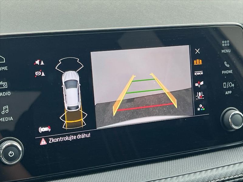 Škoda Fabia 1,0 TSi 85 kW 7DSG MONTE CARLO - fotka 17 z 27
