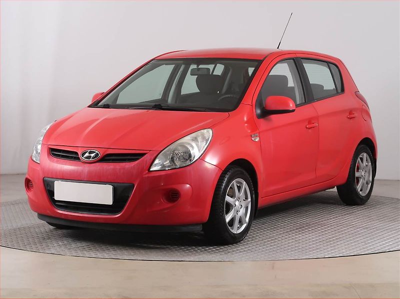 Hyundai i20 (2011) 1.2, nová STK, dobrý stav - fotka 2 z 14