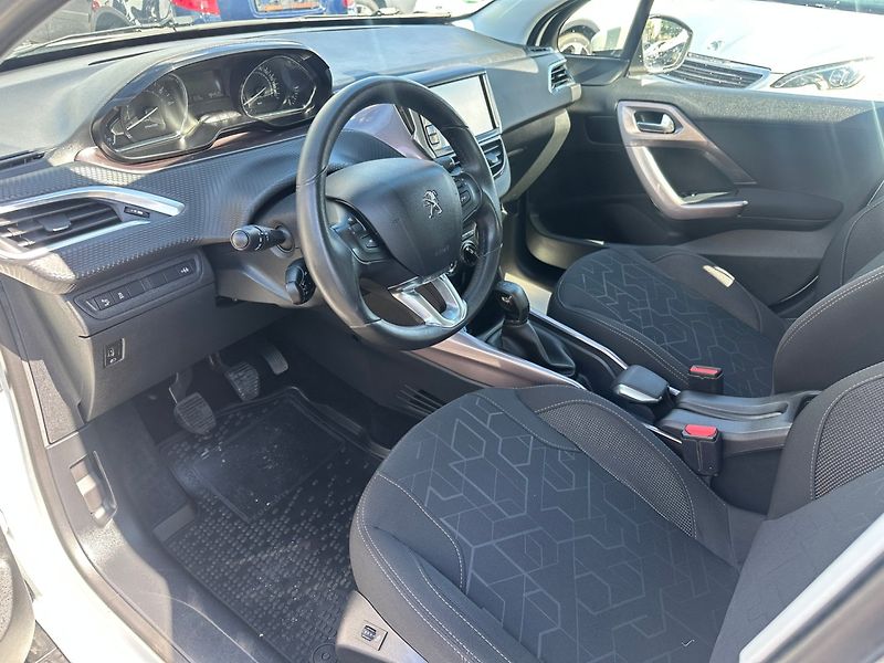Peugeot 2008 (2014) 1.2T 60kw - fotka 10 z 22