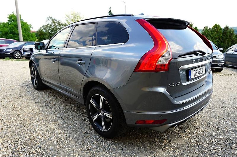 Volvo XC60 (2017) R-DESING 2,4 D4 140 kW - fotka 6 z 57